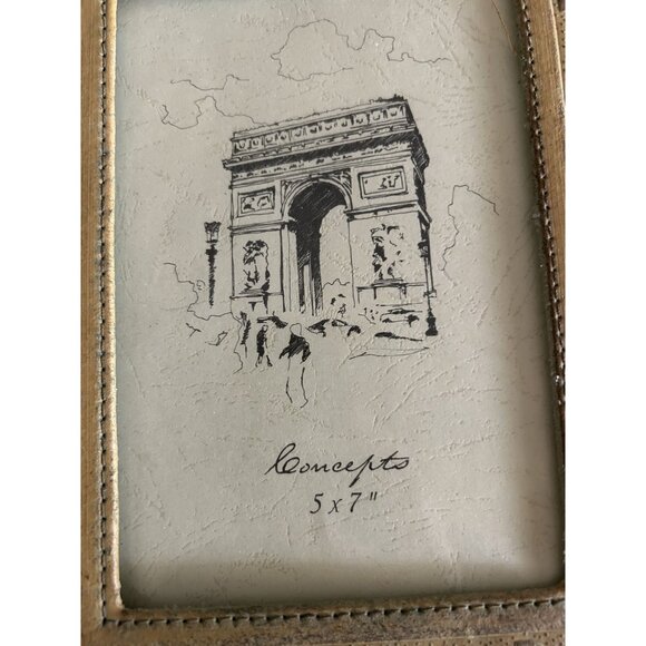 2 Brown Vintage Concepts Leather Embossed 5x7" Photo Frames - Picture 2 of 6